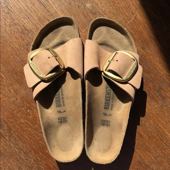 Birkenstock Kids Brown Sandals with Gold Buckle - Picture 1 of 3